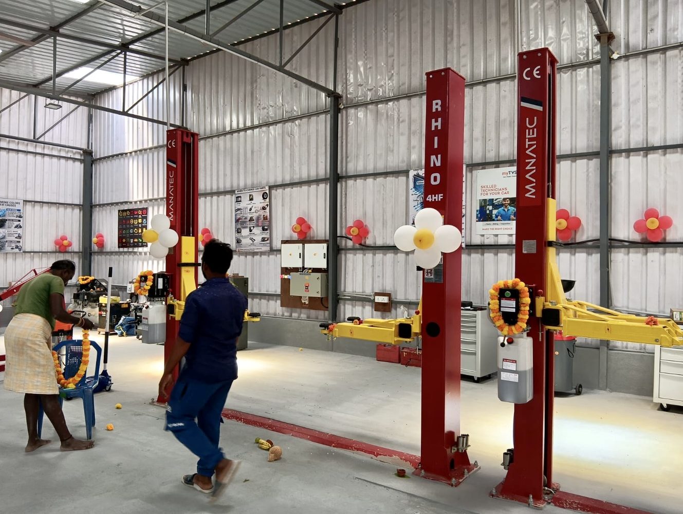 Vehicle service lifts at Harshith Motors